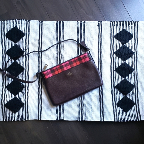 💖💖  EUC Coach East West Crossbody Bag Plaid Zipped Insert In Burgundy & Pink - Picture 2 of 6